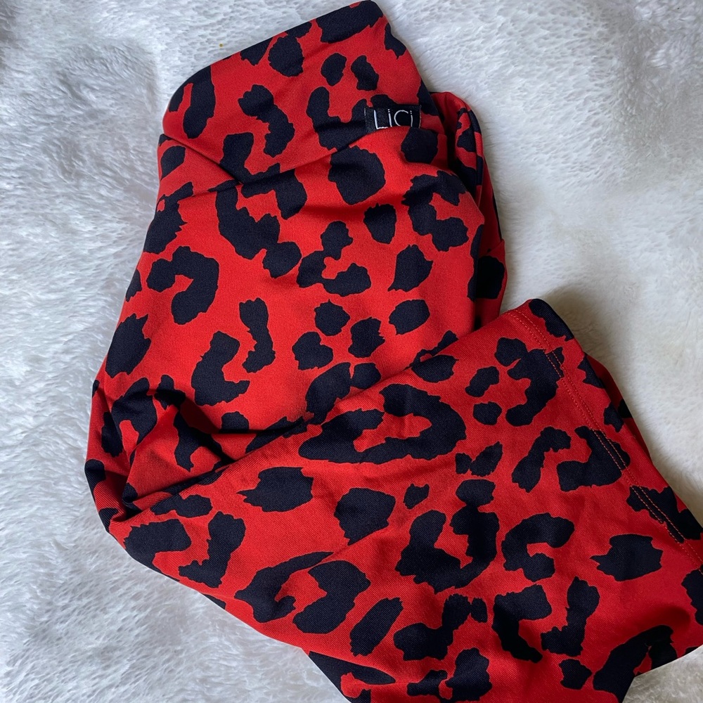 Scrunch bum leopard print red
